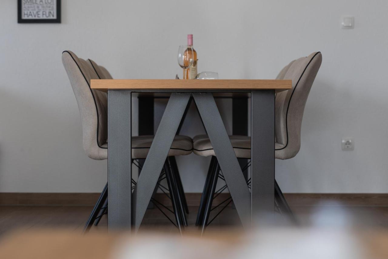 Jana Apartman *